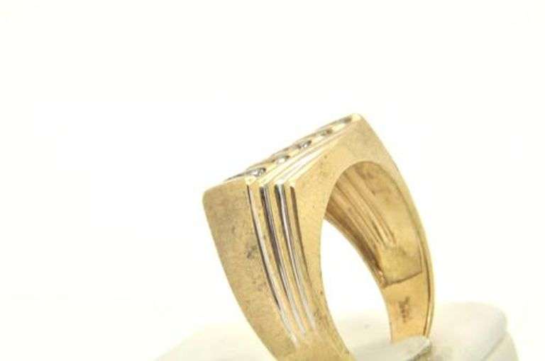 MENS 14 KT GOLD DIAMOND RING