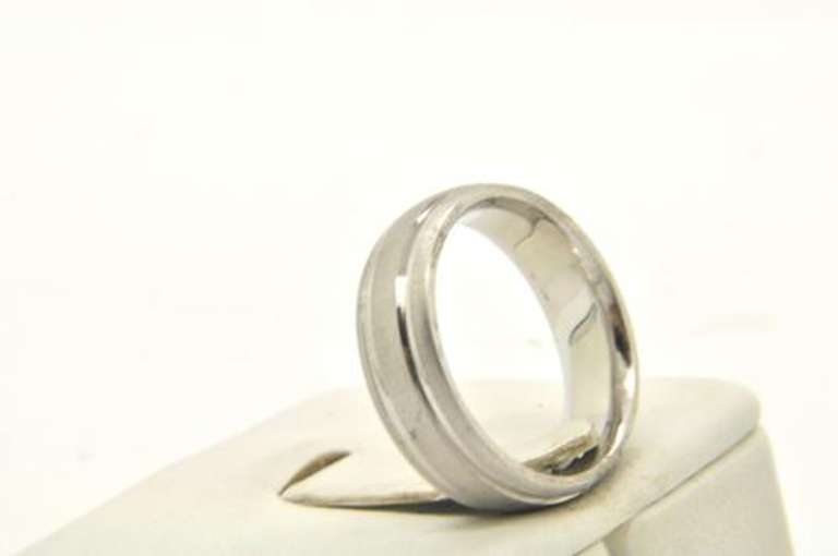 14 KT WHITE GOLD WEDDING BAND
