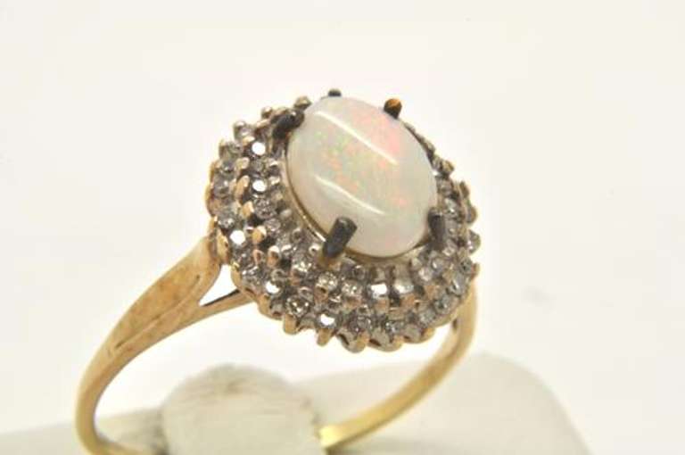 LADIES GOLD DIAMOND AND OPAL RING