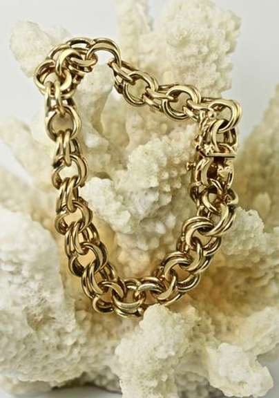 Very Substantial Classic Vintage 14K Charm Bracelet