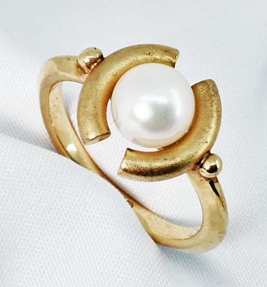 Nicely Styled Pearl Ring