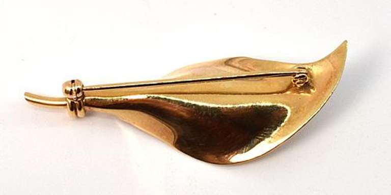 Lovely 14k YG Flower Brooch
