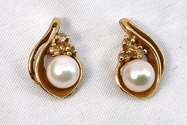 Feminine Pearl & Diamond Post Earrings