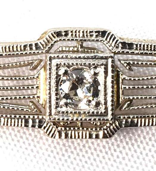 Traditional Bar Pin in 14K WG