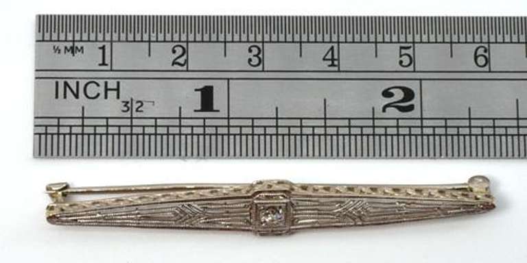 Traditional Bar Pin in 14K WG