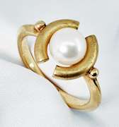 Nicely Styled Pearl Ring