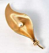 Lovely 14k YG Flower Brooch