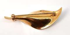 Lovely 14k YG Flower Brooch
