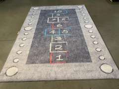 Beautiful & Stylish  Hop Scotch  Rug 5 x 8