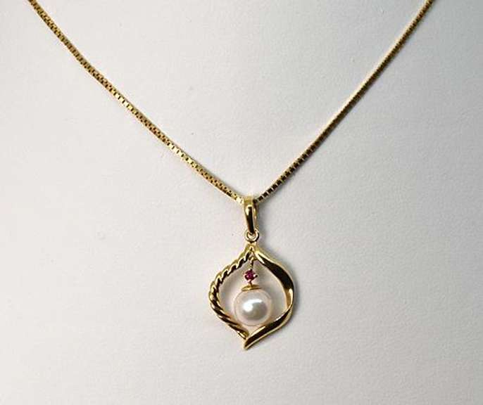 Modern Pearl & Tiny Ruby Pendant