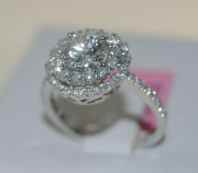 Marvelous 18kt Diamond Ring