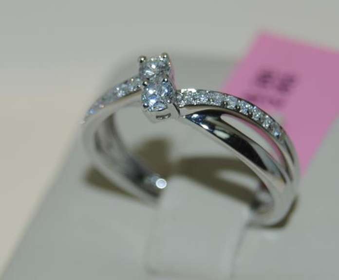 Dainty Diamond Ring in 14kt