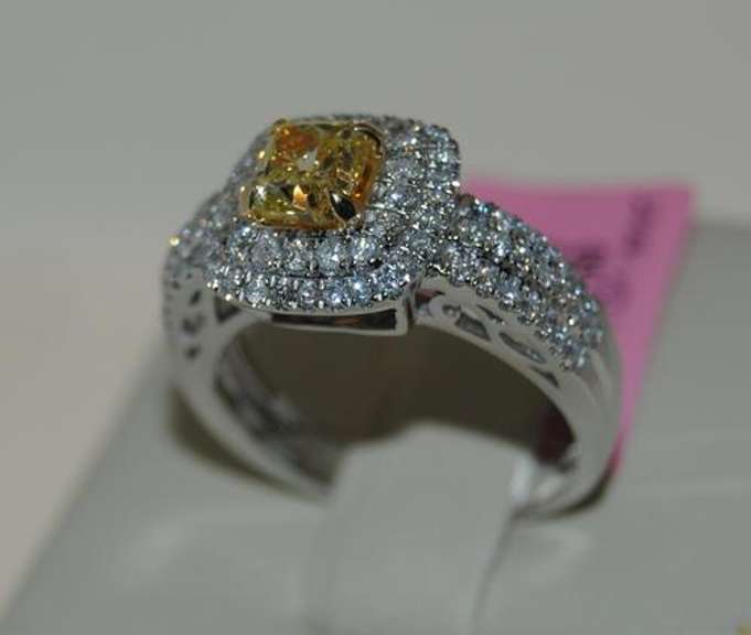 Fancy 18kt Yellow Diamond Ring