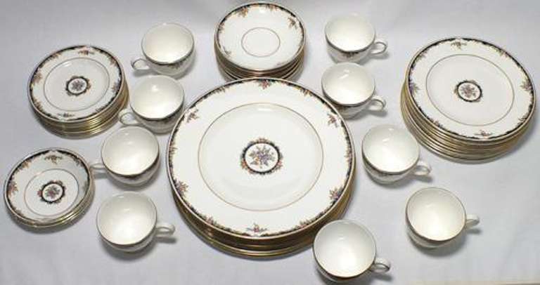 Wedgwood Plates Set