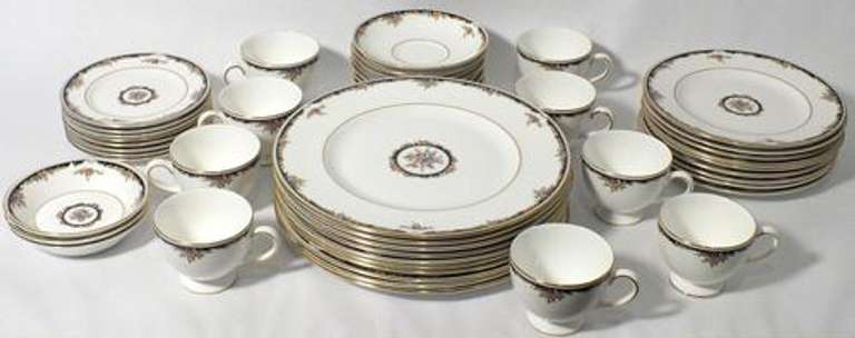 Wedgwood Plates Set