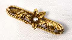 Intricate Vintage Floral Bar Pin