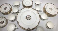 Wedgwood Plates Set