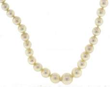 Graduated White Pearl Necklace