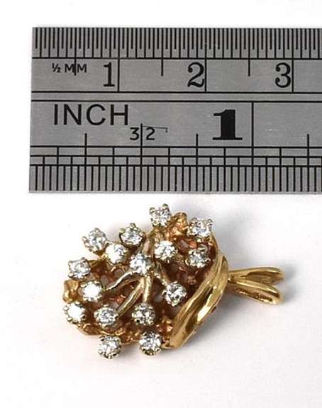 Glittering Diamond Clster Pendant