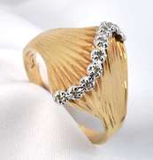 Flashy Fan of Diamonds Dome Ring
