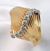 Flashy Fan of Diamonds Dome Ring