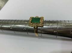 Gorgeous 18kt Gold Emerald & Diamond Ring