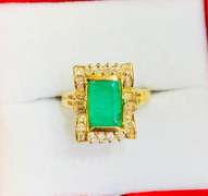 Gorgeous 18kt Gold Emerald & Diamond Ring