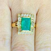 Gorgeous 18kt Gold Emerald & Diamond Ring