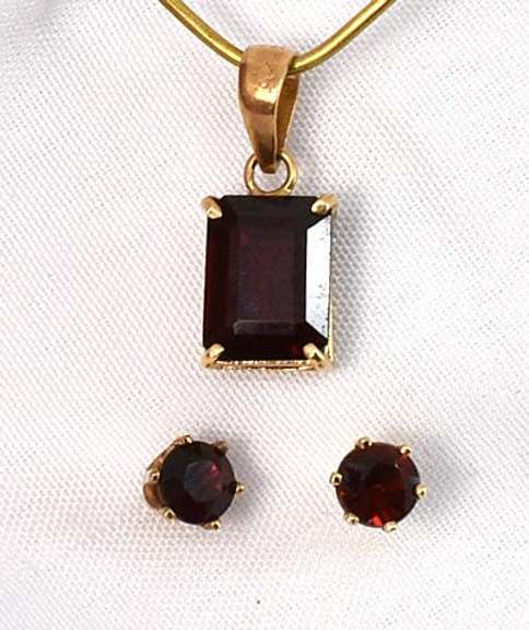 Garnet Pendant & Earring Suite