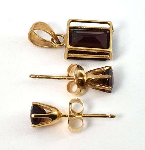 Garnet Pendant & Earring Suite