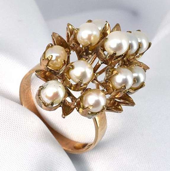 Unique Pearl Cluster Ring