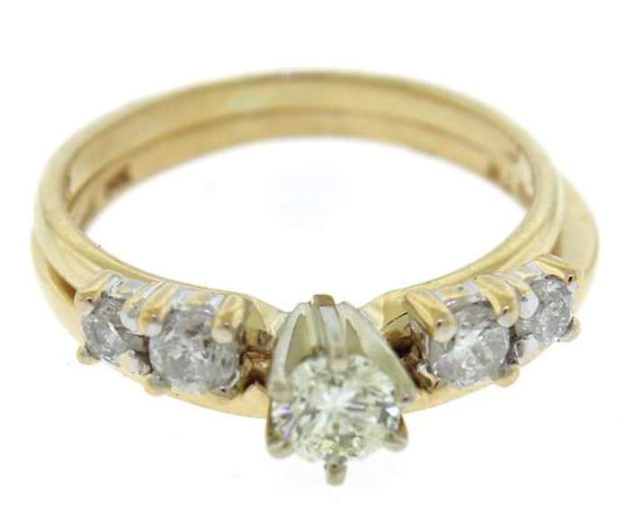 Elegant 14kt YG Round Diamond Engagement Ring with Diamond Band