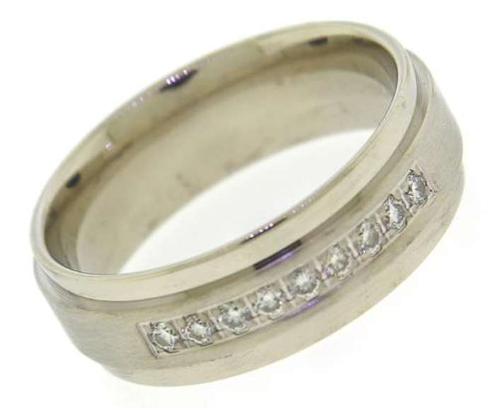 Gent's White Gold RBC Diamond Step Edge Band