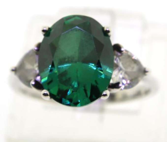 Vintage Sterling Silver Green Gem  Stone Ring