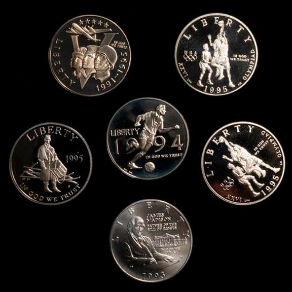 Lot of Modern Comm Half Dollars