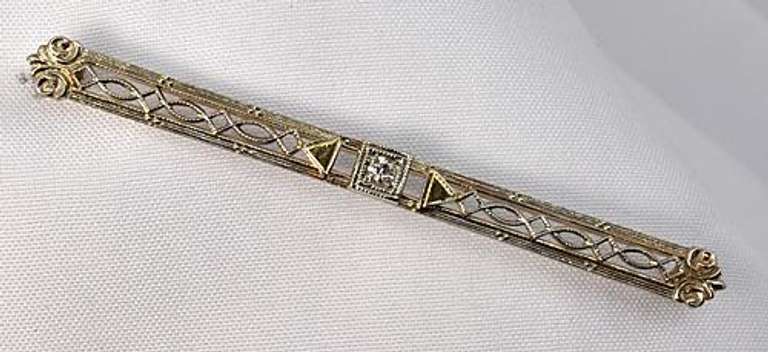 Nicely Styled Filigree Bar Pin