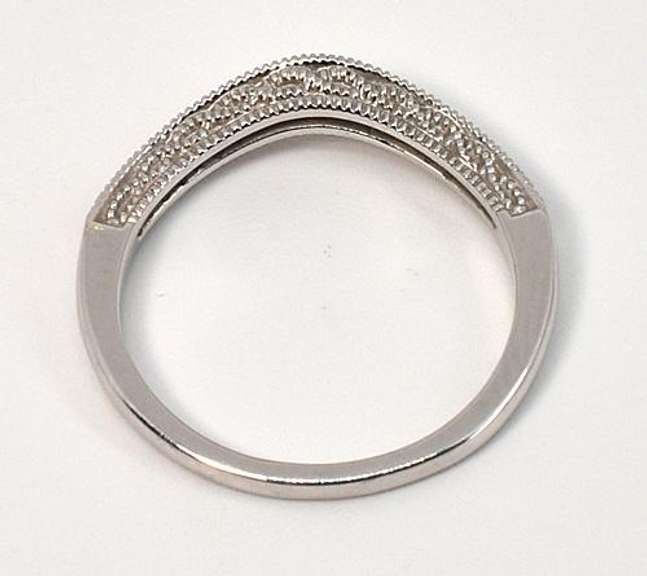 Stylish 14K WG Diamond Guard Ring