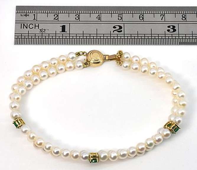 Stylish Pearl and Emerald Bracelet