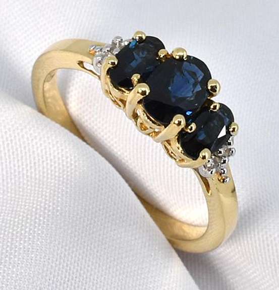 Tasteful 3 Sapphire Ring