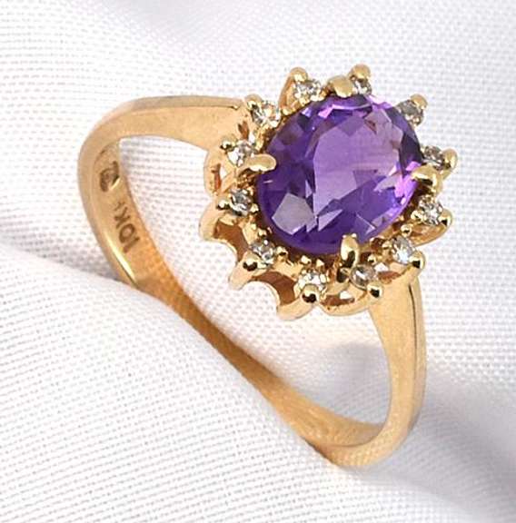 Traditional Oval Amethyst Ring