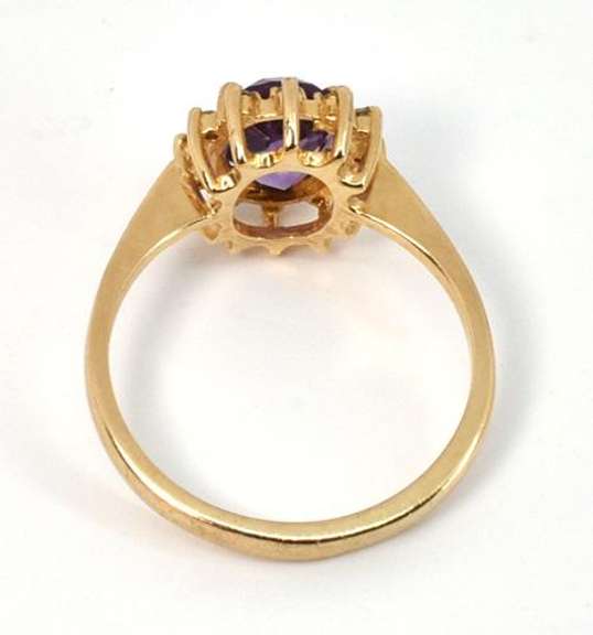Traditional Oval Amethyst Ring