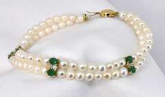 Stylish Pearl and Emerald Bracelet