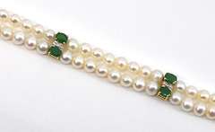 Stylish Pearl and Emerald Bracelet