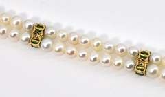 Stylish Pearl and Emerald Bracelet
