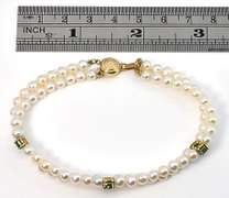 Stylish Pearl and Emerald Bracelet