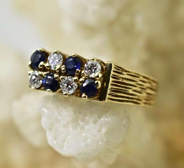Beautiful 18K Sapphire and Diamond Ring