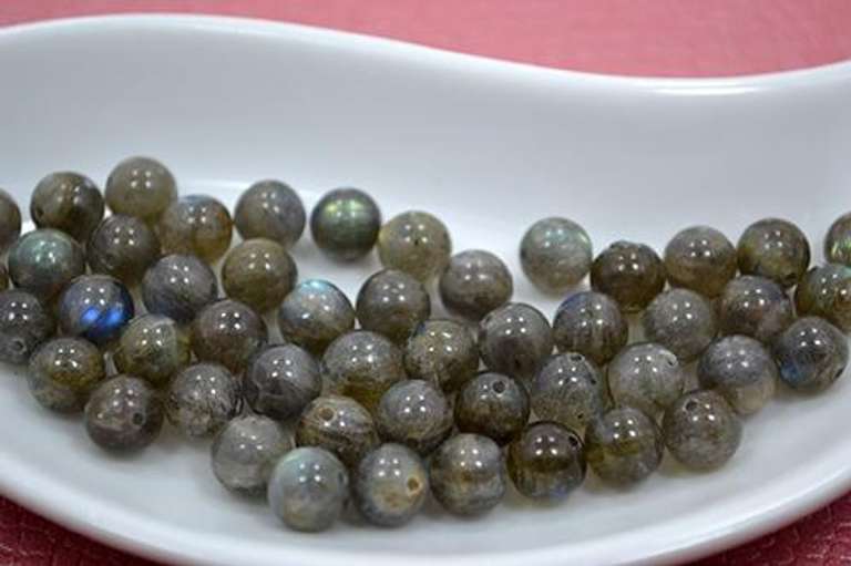 Greenish gray labradorite, 49 Ct 8mm Round Beads