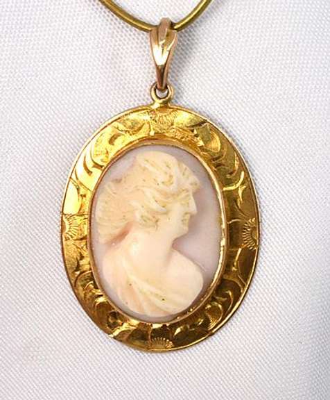 Antique Cameo Pendant in 10K Yellow Gold