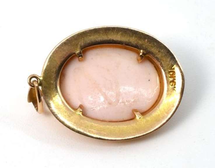 Antique Cameo Pendant in 10K Yellow Gold