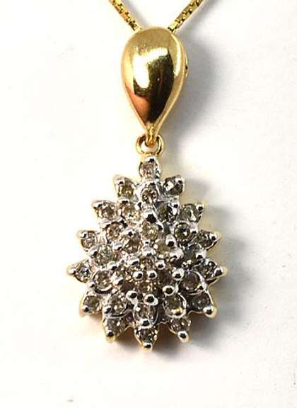 Attractive Diamond Pendant Necklace in 10K